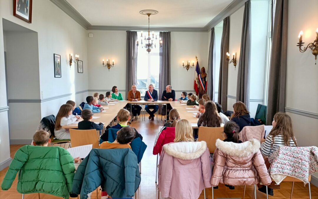 Les CE1-CE2 en visite à la Mairie !